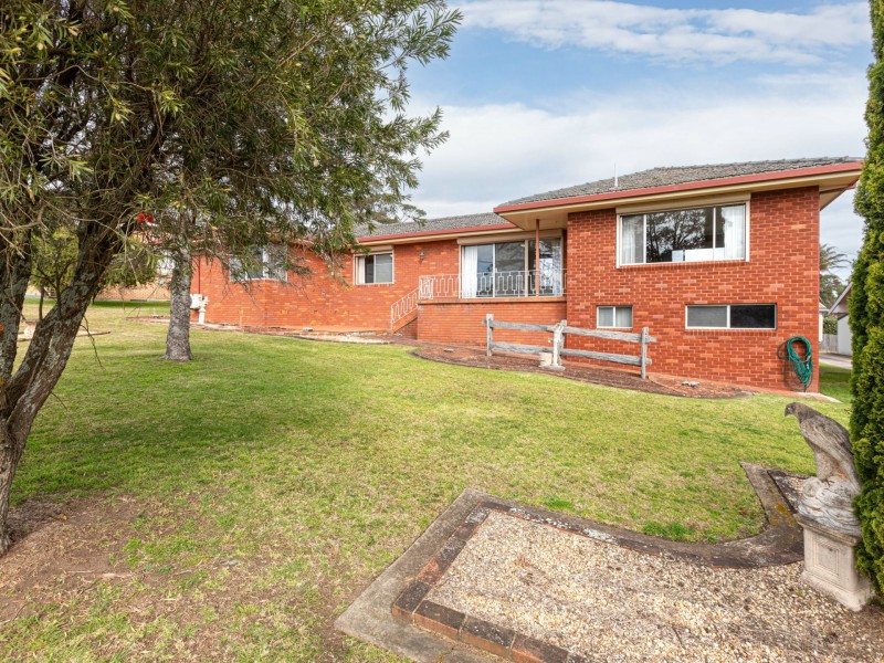 13 Tathra Road, Bega NSW 2550