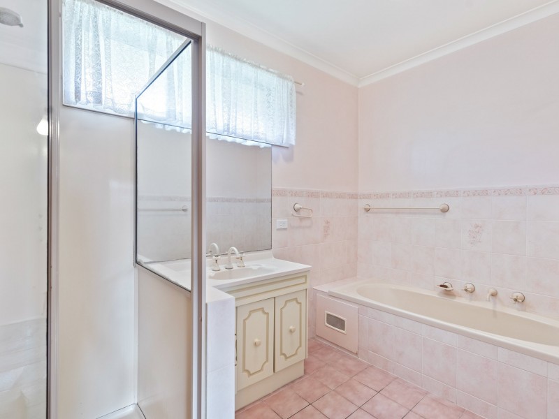 13 Tathra Road, Bega NSW 2550