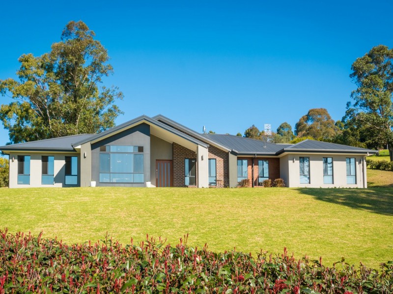 7 Mount Pleasant Road, Bega NSW 2550