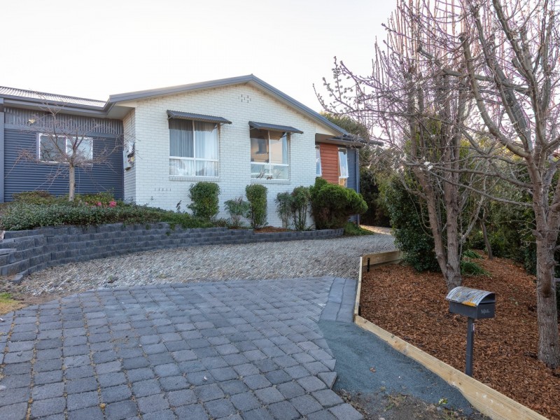 1 Goldberg Place, Bega NSW 2550