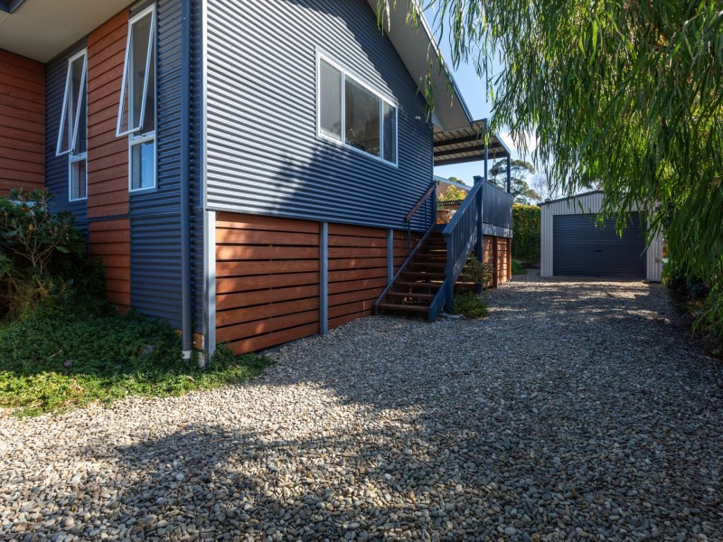 1 Goldberg Place, Bega NSW 2550