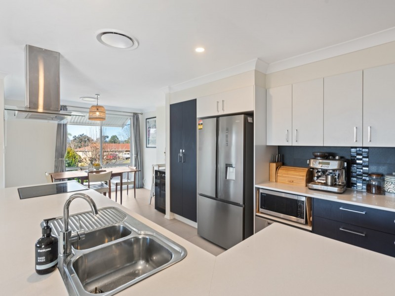 1 Goldberg Place, Bega NSW 2550