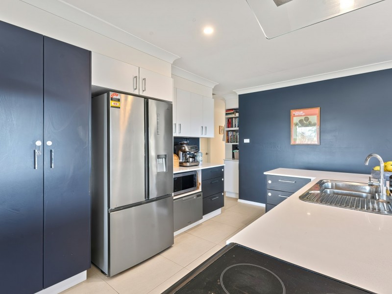 1 Goldberg Place, Bega NSW 2550