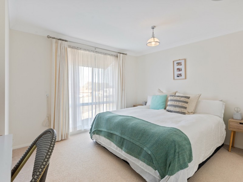 1 Goldberg Place, Bega NSW 2550