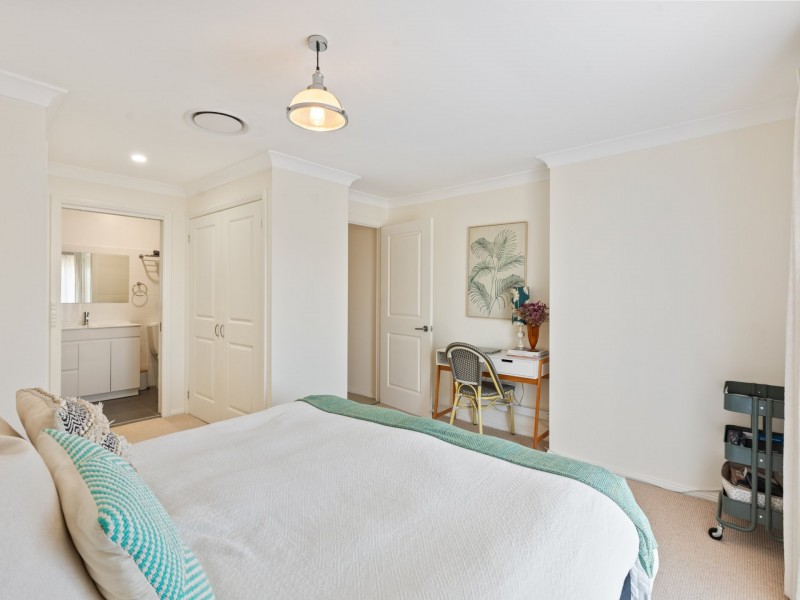 1 Goldberg Place, Bega NSW 2550