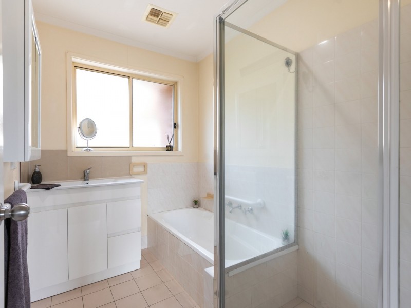 16 Clarke Street, Wolumla NSW 2550