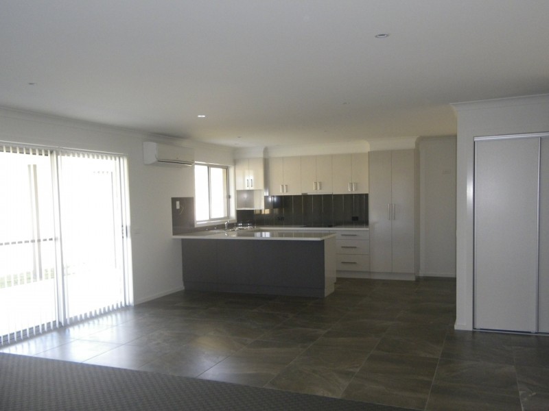 6 Box Close, Bega NSW 2550