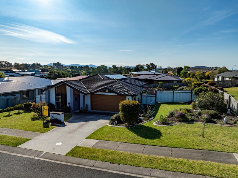 16 Koma Circuit, Bega NSW 2550