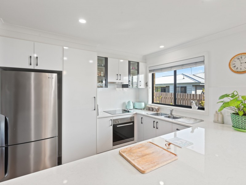 16 Koma Circuit, Bega NSW 2550