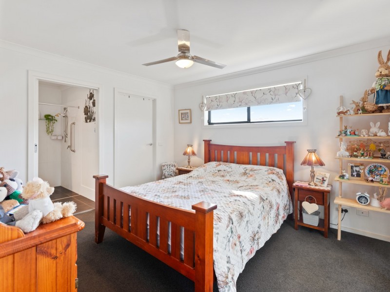 16 Koma Circuit, Bega NSW 2550