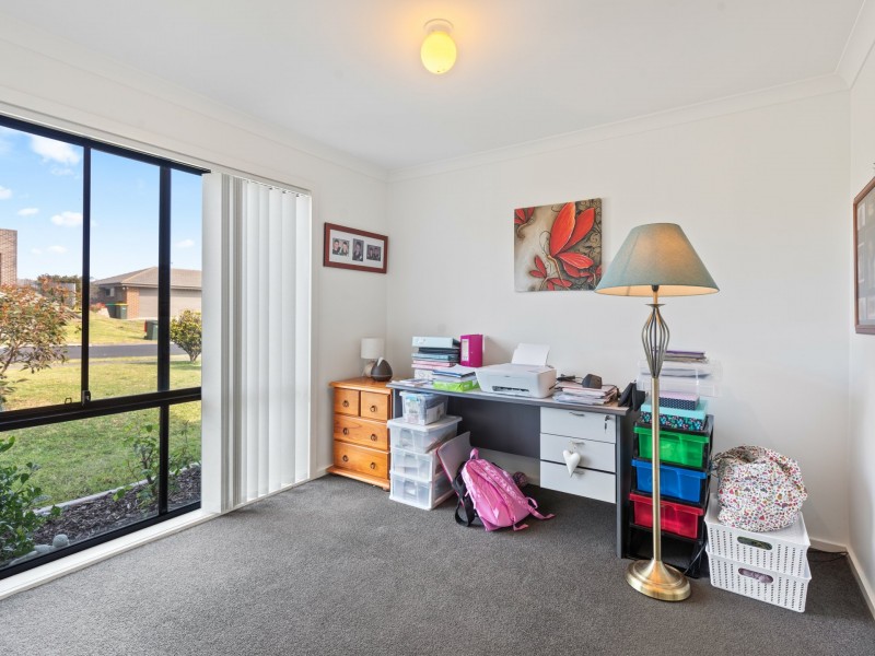 16 Koma Circuit, Bega NSW 2550