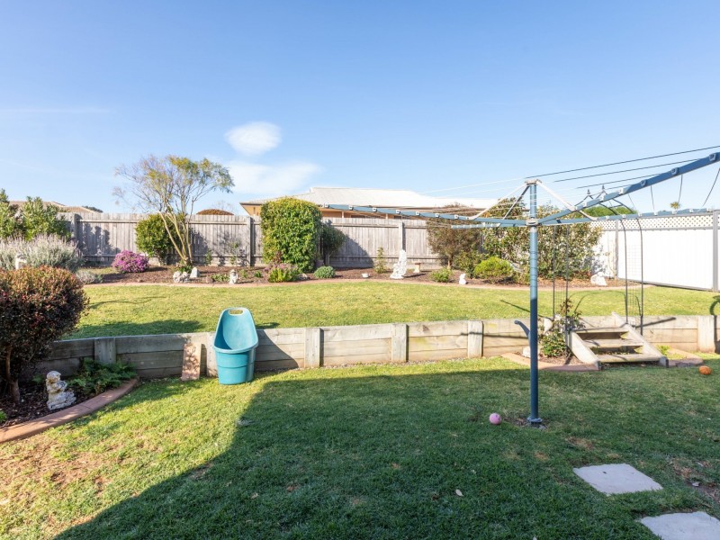 16 Koma Circuit, Bega NSW 2550
