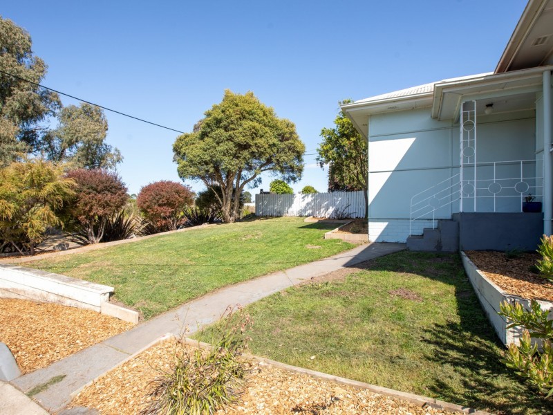 25 Kirkland Crescent, Bega NSW 2550