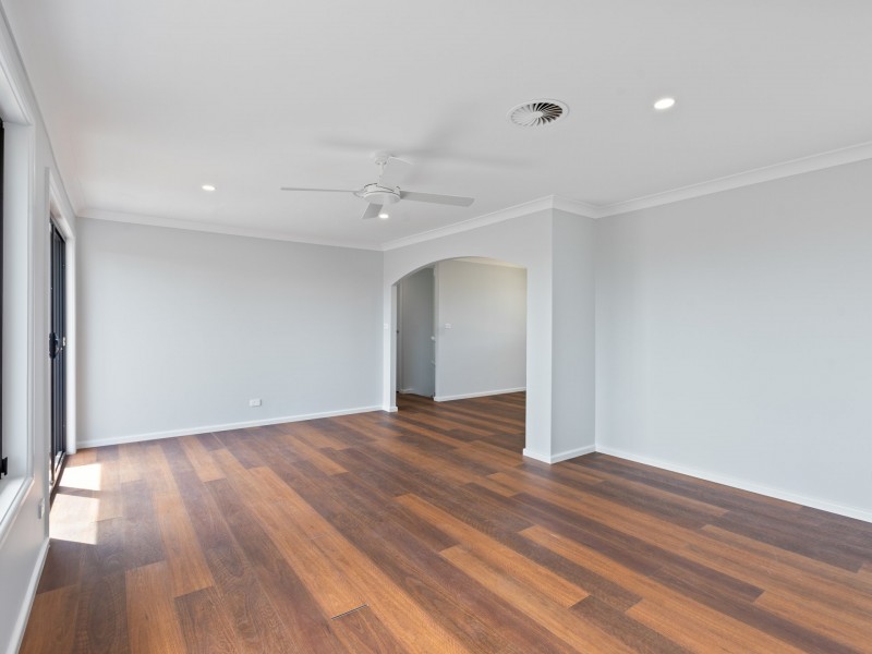 7 Deborah Crescent, Bega NSW 2550