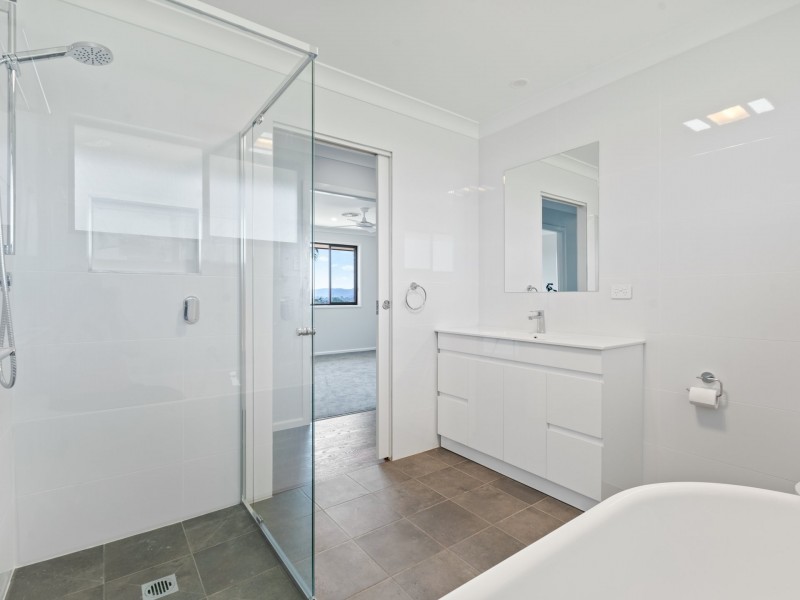 7 Deborah Crescent, Bega NSW 2550