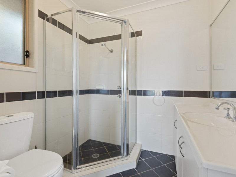 20 Howard Ave, Bega NSW 2550