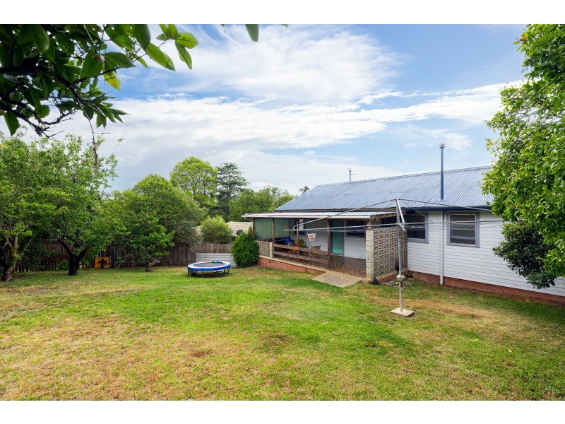 5 Dowling Street, Bega NSW 2550