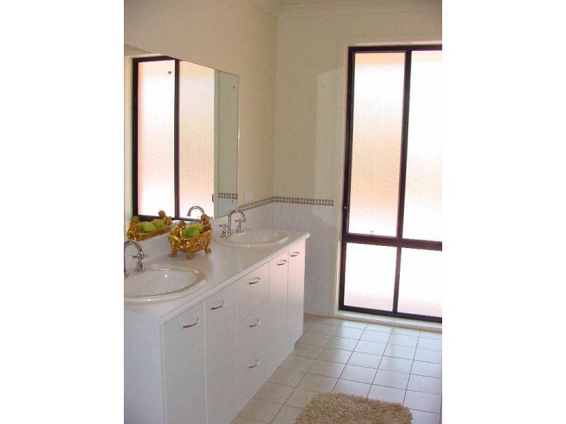 33 Glen Mia Drive, Bega NSW 2550