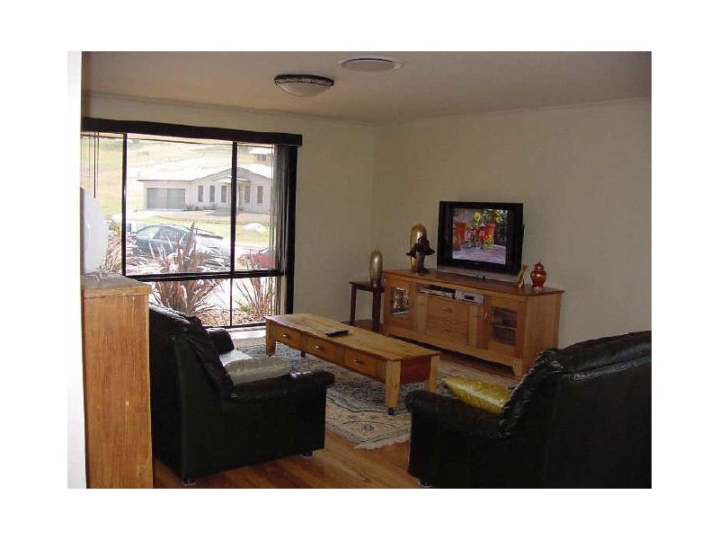 33 Glen Mia Drive, Bega NSW 2550