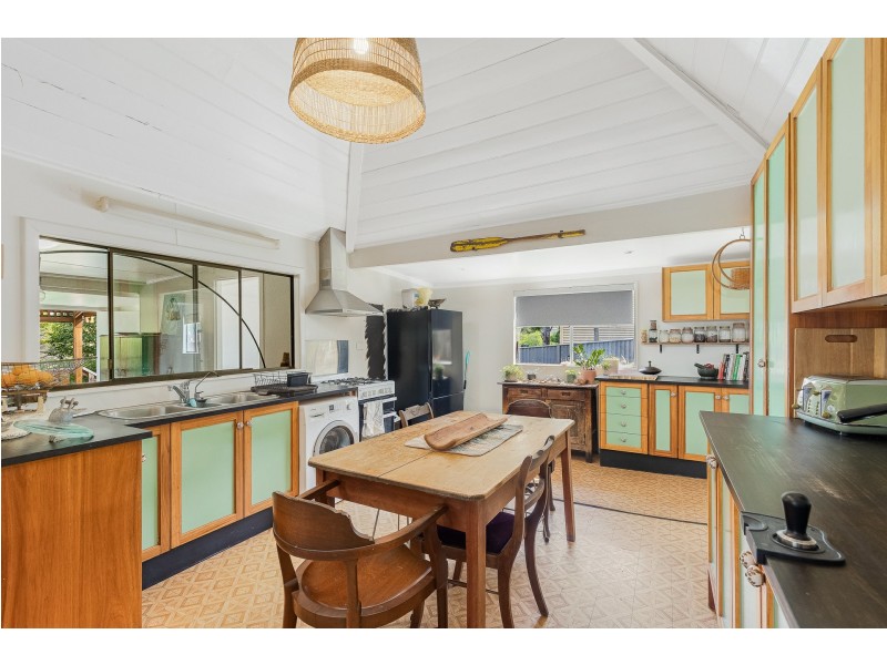 42 Princes Highway, Cobargo NSW 2550