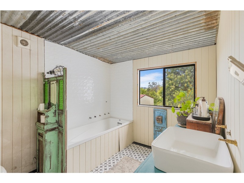 42 Princes Highway, Cobargo NSW 2550