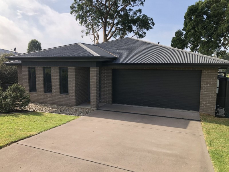 9 Glen Mia Drive, Bega NSW 2550