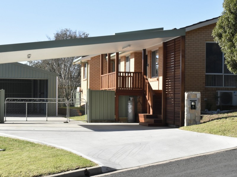 4 Gregory Way, Bega NSW 2550