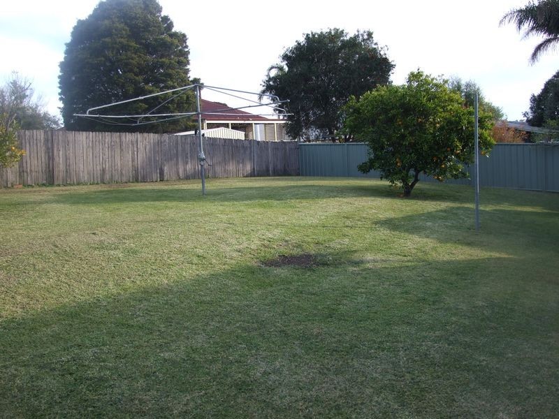 8 Gowing Avenue, Bega NSW 2550