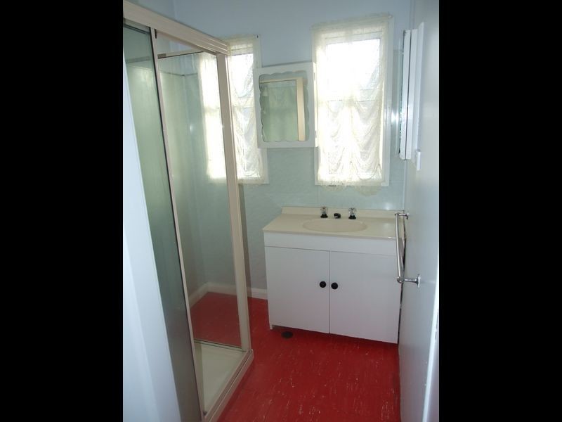 8 Gowing Avenue, Bega NSW 2550