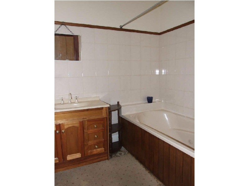 1 Gordon Street, Bega NSW 2550