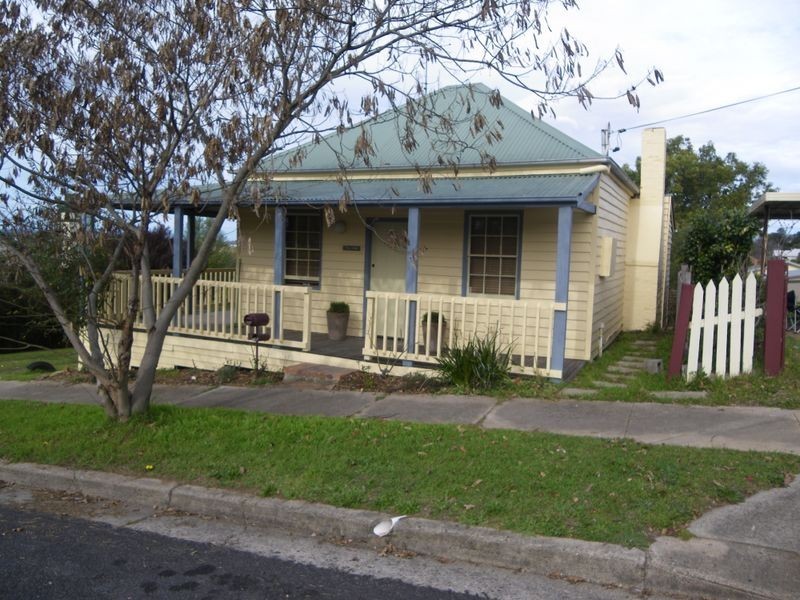 16 Bega Street, Bega NSW 2550
