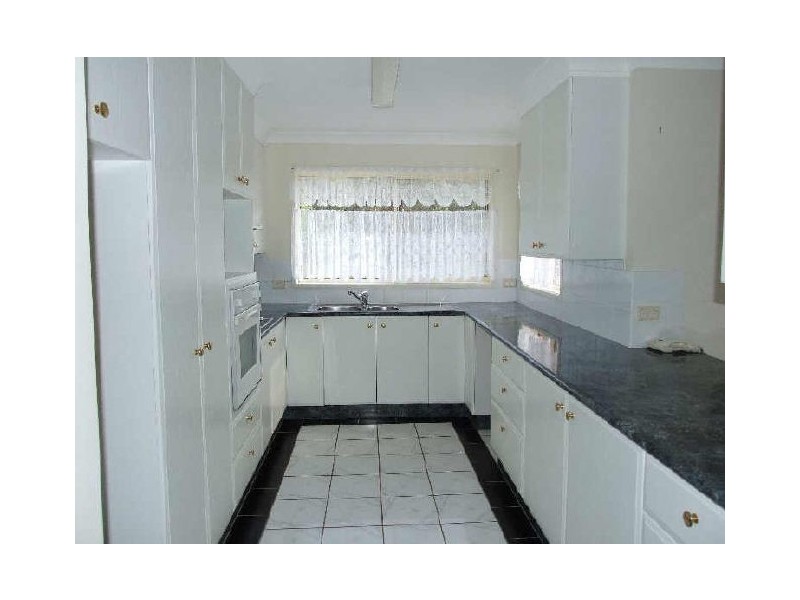 121 Strathmore Cres, Kalaru NSW 2550