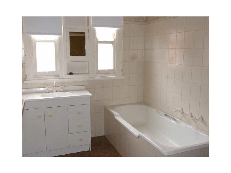174 Auckland Street, Bega NSW 2550