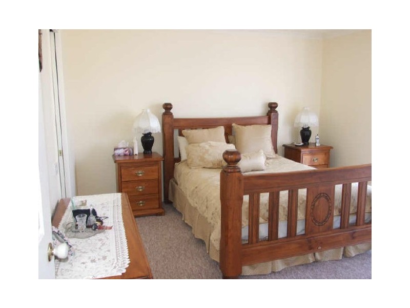 2 Koma Street, Bega NSW 2550