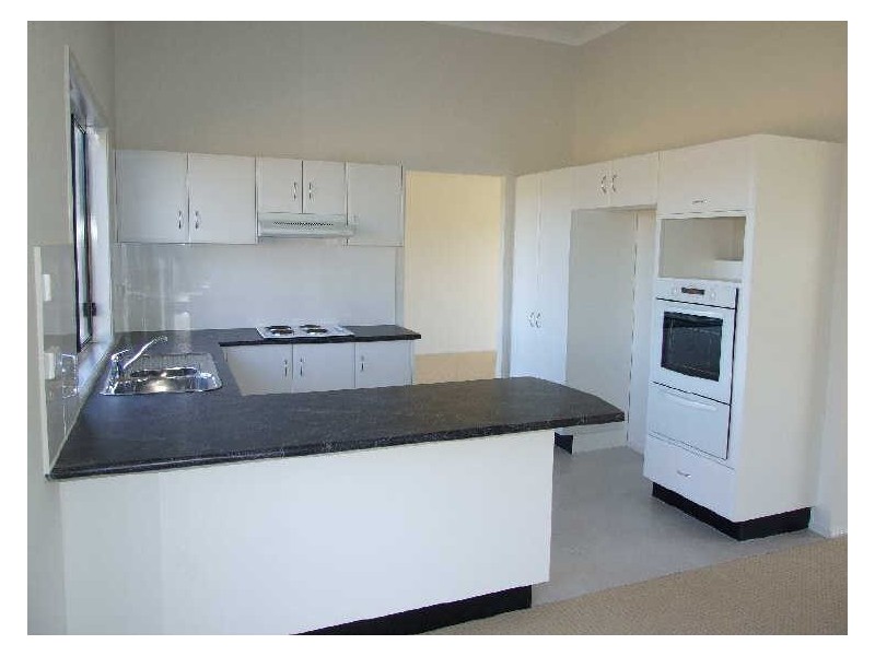 8 Howard Avenue, Bega NSW 2550