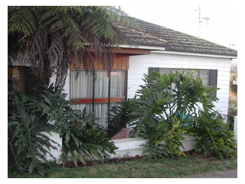 37 Carp Street, Bega NSW 2550