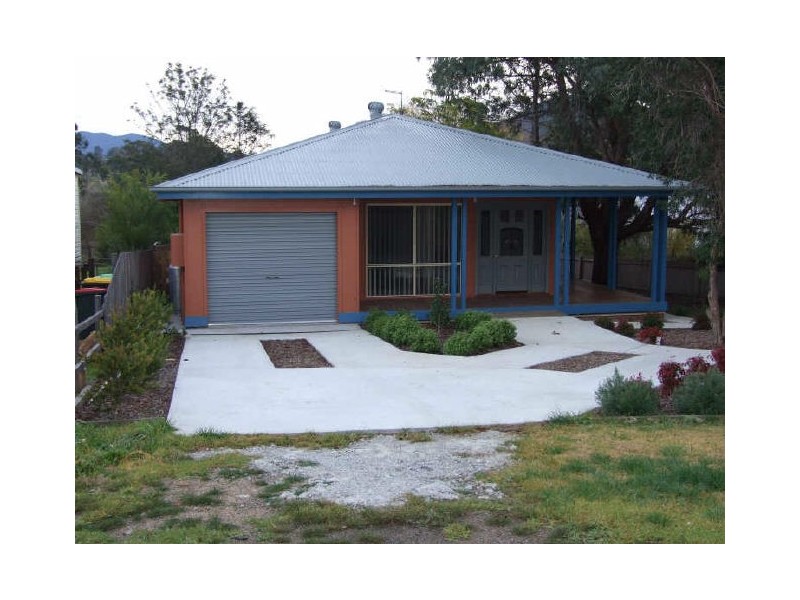 4 Bank Street, Cobargo NSW 2550