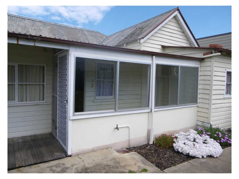 6 Heath Street, Bega NSW 2550