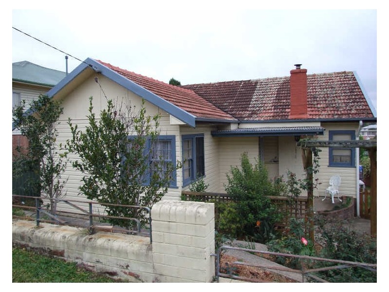 27 Eden Street, Bega NSW 2550