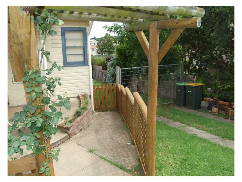 27 Eden Street, Bega NSW 2550