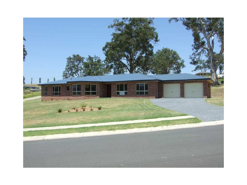 16 Glen Mia Drive, Bega NSW 2550