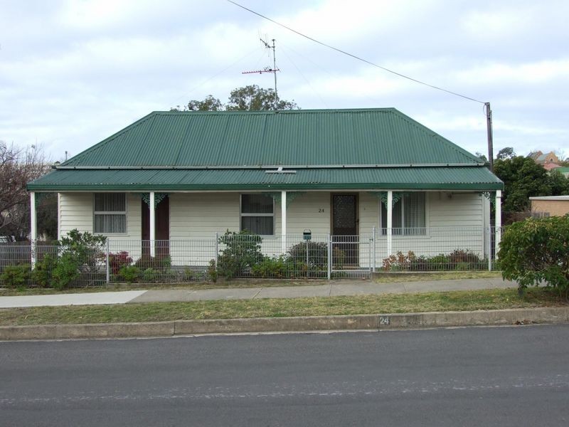 24 Peden Street, Bega NSW 2550
