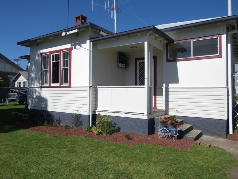 4 Canning Street, Bega NSW 2550