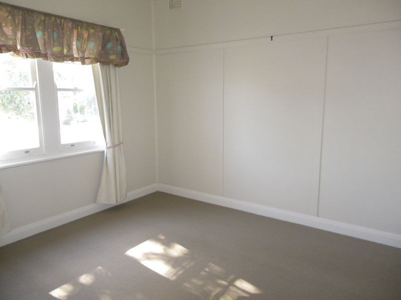 4 Canning Street, Bega NSW 2550