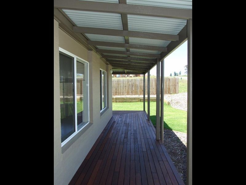 10 Koma Circuit, Bega NSW 2550