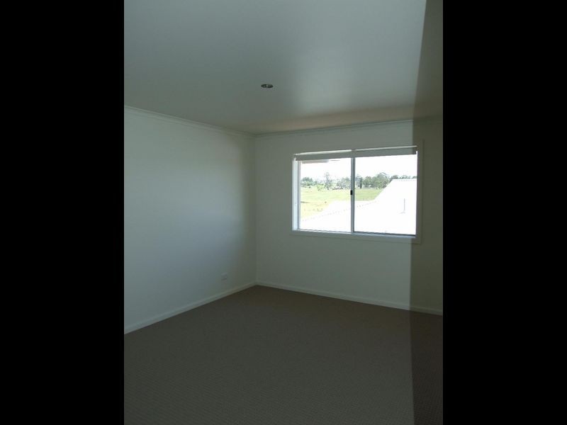 10 Koma Circuit, Bega NSW 2550