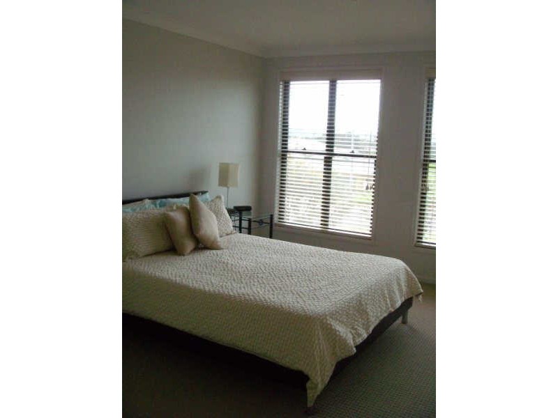 5 Koma Circuit, Bega NSW 2550