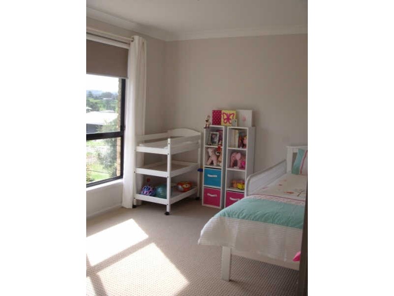 5 Koma Circuit, Bega NSW 2550