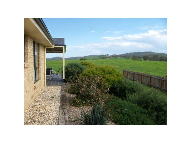 5 Koma Circuit, Bega NSW 2550