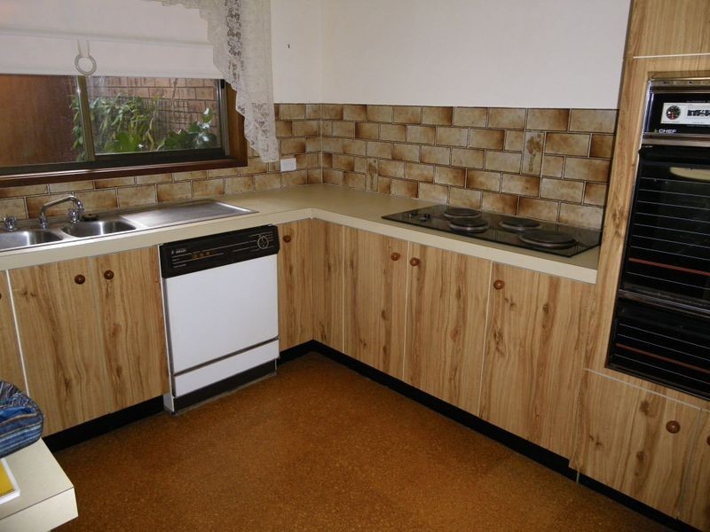 7 Goldberg Place, Bega NSW 2550